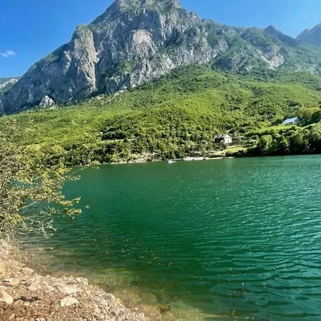 فندق Aprripe Guri Firza
